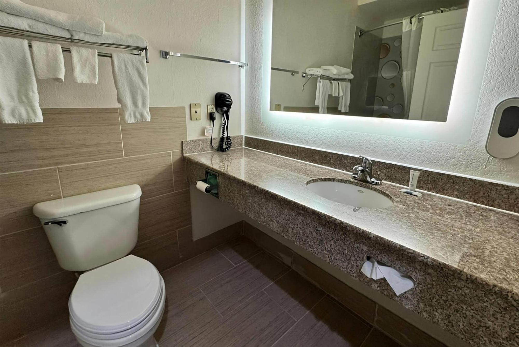 Baymont By Wyndham Texas City Esterno foto