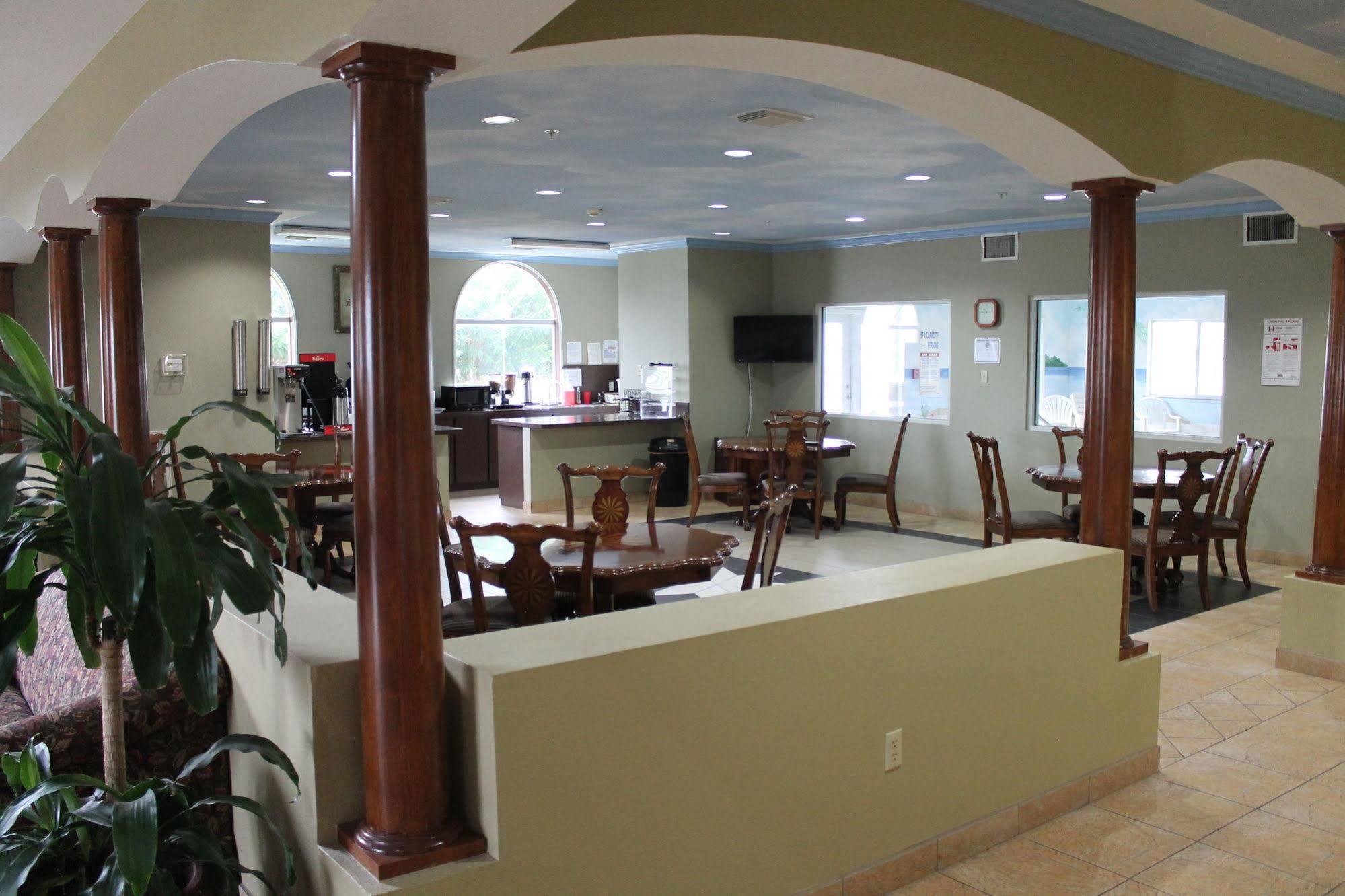 Baymont By Wyndham Texas City Esterno foto